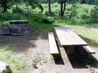 Camp-out-colorado-elk-wallow-table