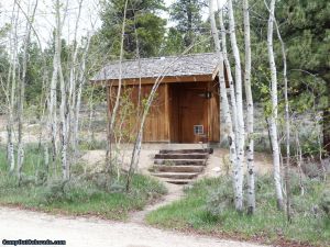 camp-out-colorado-lakeview-campground-outhouse