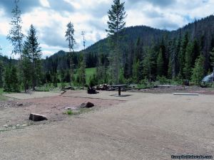 hahns-peak-lake-campground-well-groomed-campsites